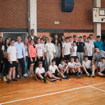 Истакнути кошаркаш Марко Кешељ у посети нашој школи